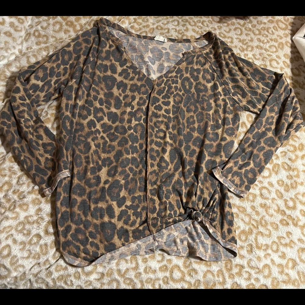 Long sleeved leopard top